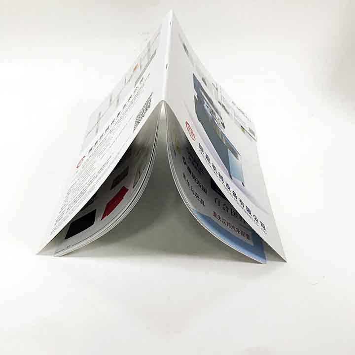 Folleto de papel brillante con 